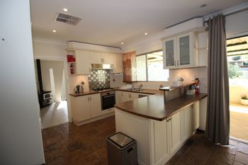 Swan View Family Home - Holiday Adelaide 5
