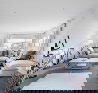 Lots Love Life Garden View Amazing Five Bedrooms - Holiday Adelaide