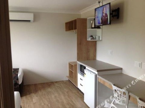 BEST WESTERN CASTLE LODGE MOTEL - Holiday Adelaide 0