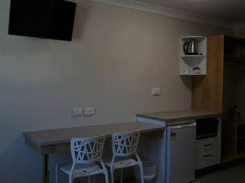BEST WESTERN CASTLE LODGE MOTEL - Holiday Adelaide 1
