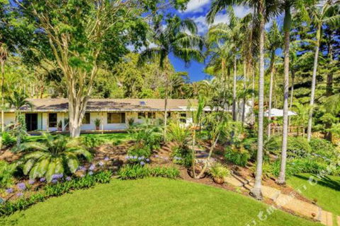 Sensom Luxury Bed & Breakfast Coffs Harbour - Holiday Adelaide 0