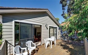 Little Beach House 8 Mistral Close - Holiday Adelaide 3