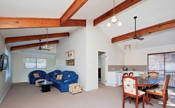 Little Beach House 8 Mistral Close - Holiday Adelaide 2