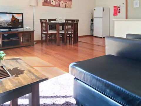 Sun, Beach, Shops, Wifi, Netflix - Holiday Adelaide 6