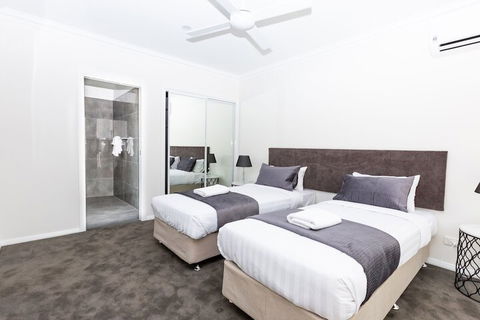 Wagga Apartments 1 - Holiday Adelaide 4