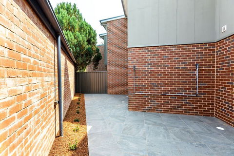 Wagga Apartments 1 - Holiday Adelaide 2