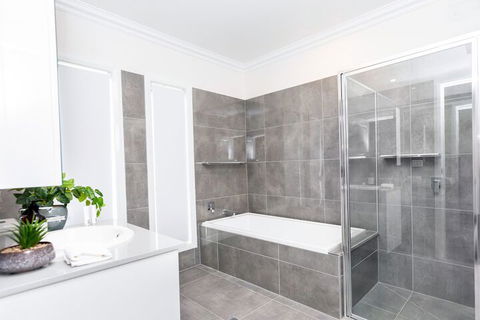 Wagga Apartments 1 - Holiday Adelaide 6