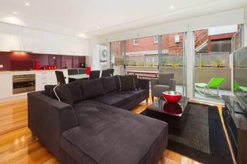 Mitford St. Elwood Lifestyle - Holiday Adelaide 0