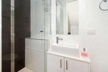 Mitford St. Elwood Lifestyle - Holiday Adelaide 1