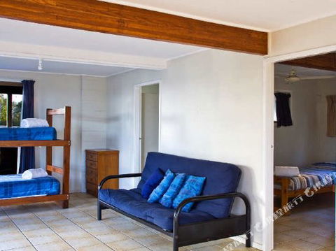 1770 Beach Accommodation Elliot Lodge - Holiday Adelaide 4