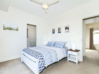 Modern Seaside Sanctuary - Holiday Adelaide 1