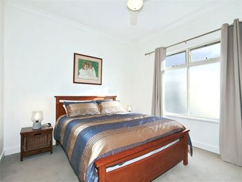 Modern Seaside Sanctuary - Holiday Adelaide 4