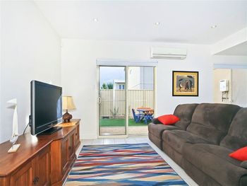 Modern Seaside Sanctuary - Holiday Adelaide 6