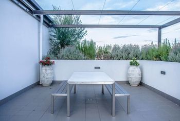 Vibrant City Pad - Holiday Adelaide 6