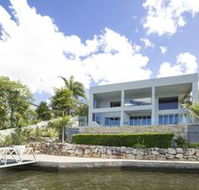 Gold Coast Luxury Waterfront House - Holiday Adelaide