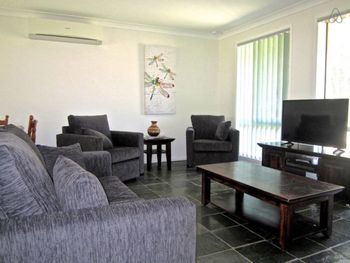 Simpstead - Holiday Adelaide 0