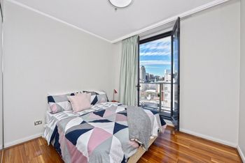 Deluxe Sydney Central Penthouse With Pool & Gym - Holiday Adelaide 6