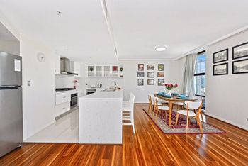 Deluxe Sydney Central Penthouse With Pool & Gym - Holiday Adelaide 2