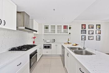 Deluxe Sydney Central Penthouse With Pool & Gym - Holiday Adelaide 5