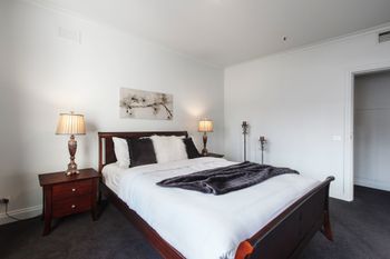 Heart Of Theatre District Pool & Gym - Holiday Adelaide 6