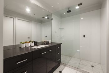 Heart Of Theatre District Pool & Gym - Holiday Adelaide 2