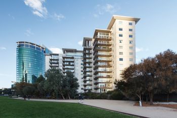 Heart Of Theatre District Pool & Gym - Holiday Adelaide 3