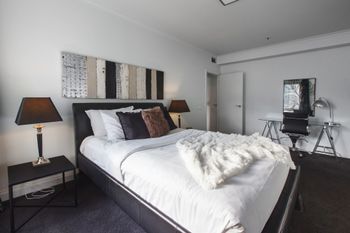 Heart Of Theatre District Pool & Gym - Holiday Adelaide 4