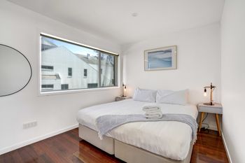 Surf Side Apartments - Holiday Adelaide 6