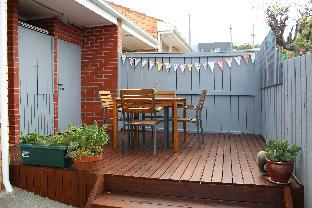 Newly Renovated Unit Waters Edge - Holiday Adelaide 3