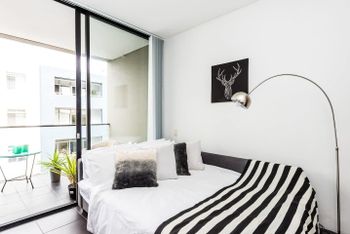 Executive Two Bed Penthouse Studio In The City - Holiday Adelaide 1