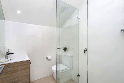 Private Garden Apartment Minutes Walk To Station NBN01 - Holiday Adelaide 3
