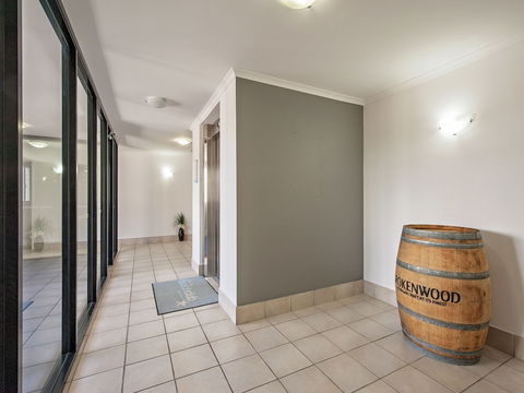 Shoal Bay Beachclub Apartments - Holiday Adelaide 0