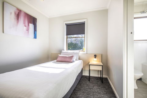 Nightcap At Riverside Hotel - Holiday Adelaide 6