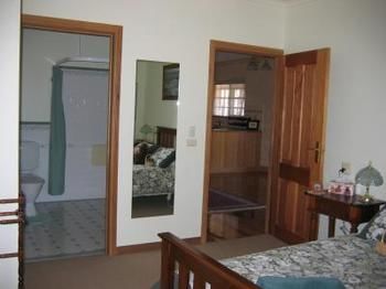 Buttercup Cottage & Private Apartment - Holiday Adelaide 4