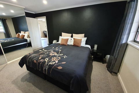 Under The Vines - Holiday Adelaide 2