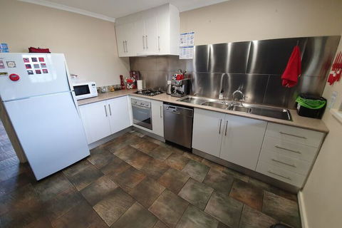 Under The Vines - Holiday Adelaide 7