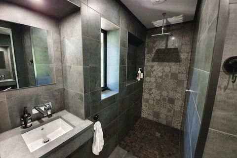 Under The Vines - Holiday Adelaide 4