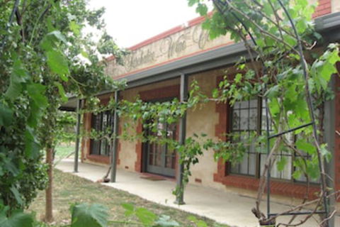 Under The Vines - Holiday Adelaide 0