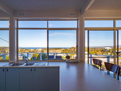 Sea180 Merimbula - Holiday Adelaide 1