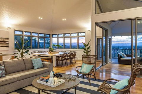 Vantage Over Byron - Holiday Adelaide 2