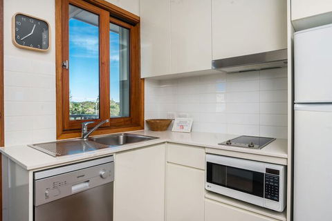 A PERFECT STAY - Quiksilver Apartments - The Wreck - Holiday Adelaide 1