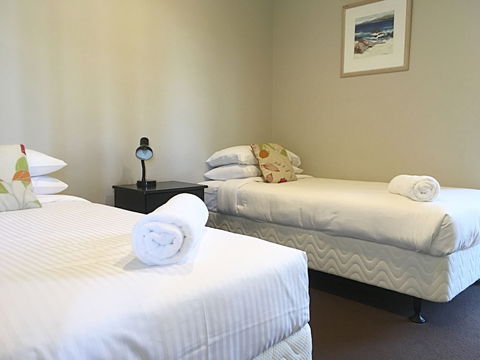 Anchorage Apartments Bermagui - Holiday Adelaide 4