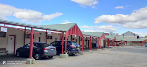 Hume Inn Motel - Holiday Adelaide 0