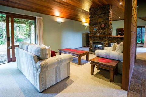 Mt Glorious Getaways - Holiday Adelaide 1