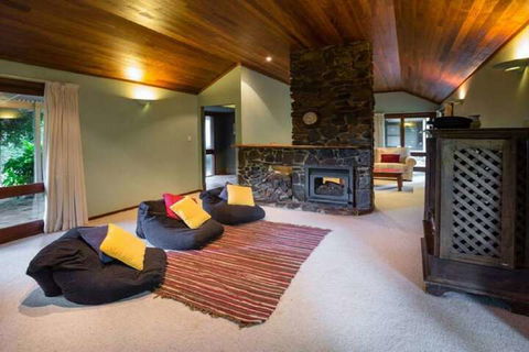 Mt Glorious Getaways - Holiday Adelaide 3