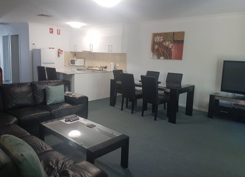 Mid City Motor Inn - Holiday Adelaide 2
