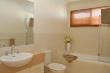 The Lakes Apartments - Holiday Adelaide 3