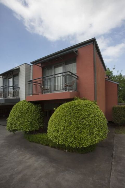 Berry Village Boutique Motel - Holiday Adelaide 0