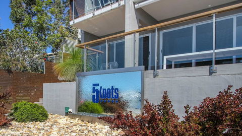 5 Knots Metung - Holiday Adelaide 1
