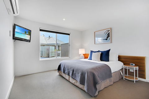 5 Knots Metung - Holiday Adelaide 3